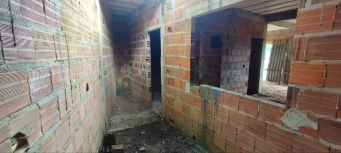 CASA COM PISCINA EM CONSTRUÇÃO À VENDA - GRANDE OPORTUNIDADE