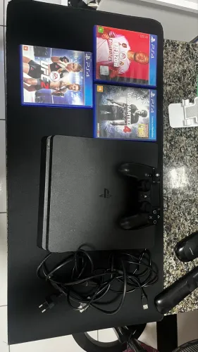 PS4 Slim seminovo + 3 jogos - ótimo estado