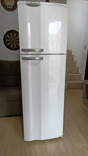 Geladeira Electrolux DF34 Frost Free impecável (ENTREGO)