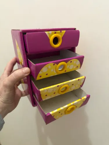 Gaveteiro porta joia relíquia de papelão.