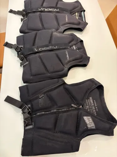 3 coletes para jetski