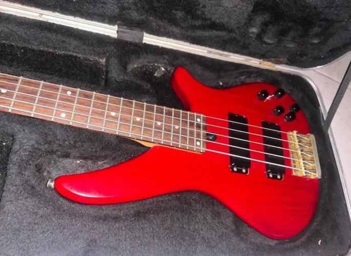 Baixo yamaha a765 5 cordas