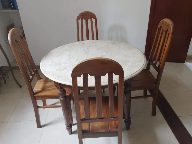 Mesa em Mármore bege Bahia