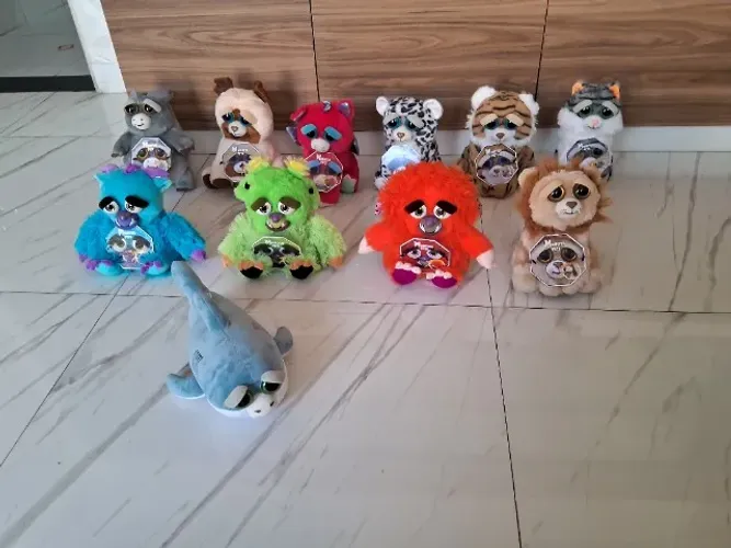 Vendo peluvias festys diversos a 100 reais cada