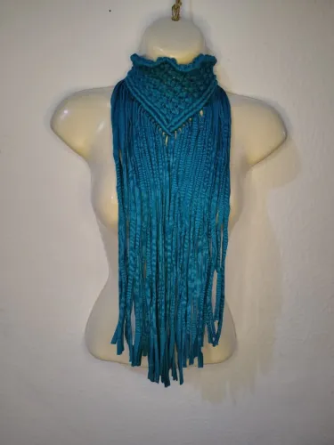 Colar azul turqueza de macramê