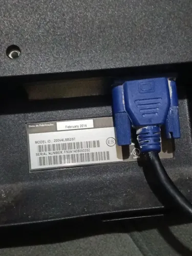 Monitor com defeito 