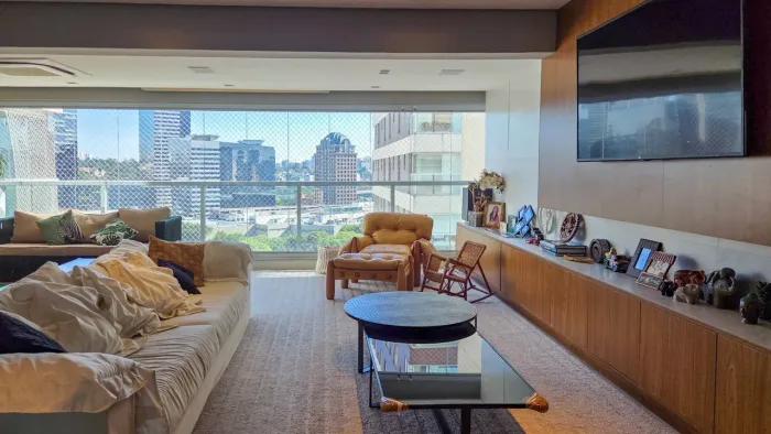 189 m², 3 suítes, 3 vagas  Apartamento porteira fechada na Chácara Santo Antônio