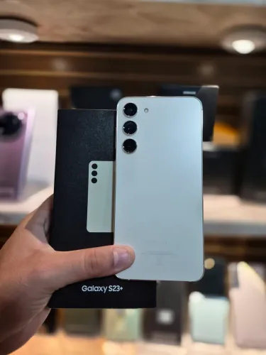 Samsung Galaxy S23 Plus, 256/8GB RAM, cor creme, seminovo, acompanha caixa e acessórios.
