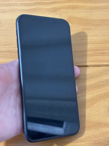 iPhone XR + cabo original do carregador + a capinha