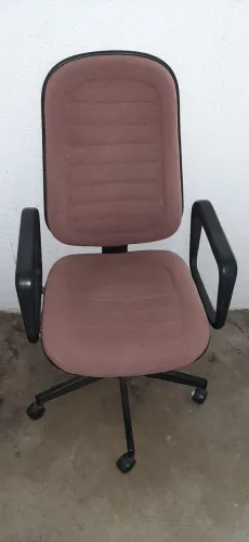 Cadeira de escritório.