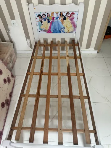 Vendo cama de solteiro madeira maciça 