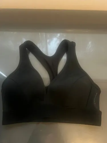 vendo 3 TOPS sem uso, tamanho P R$ 60,00 os 3!