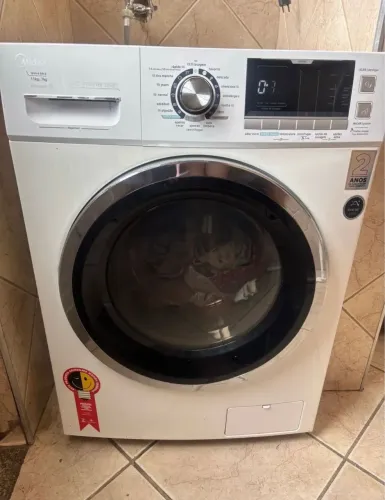 Máquina de lava e seca