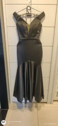 Vestido sereia festa cetim preto encorpado com forro