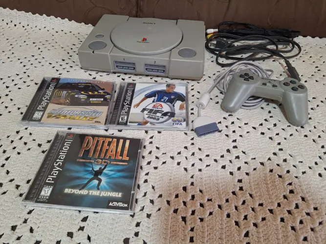 Playstation 1 com jogos originais e controle