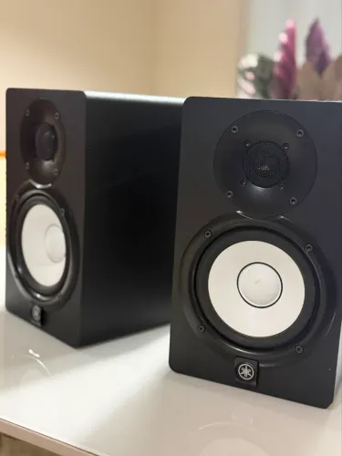 Monitores YAMAHA HS5