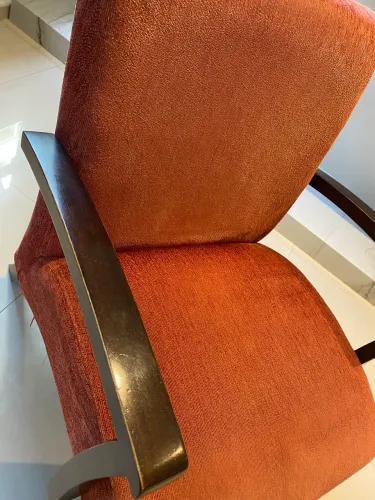 Poltronas de madeira para sala