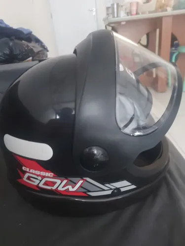 Vendo 2 capacetes msm marca novos uma semana de usado