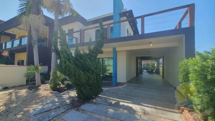 Sobrado com 04 dormitórios, 201,57 m² venda por R$2.100.000,00 Balneário Volta Ao Mundo It