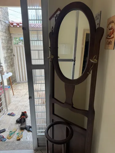 Vendo cabideiro com espelho
