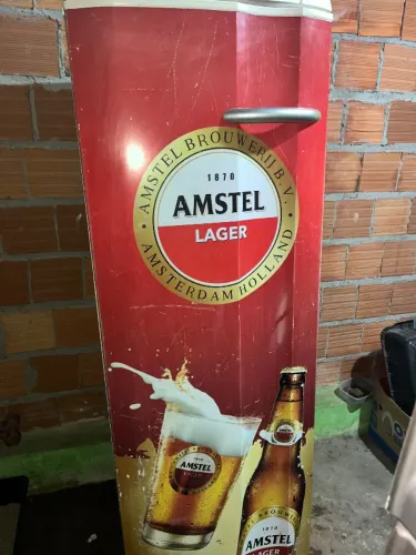 Freezer vertical com defeito 100$