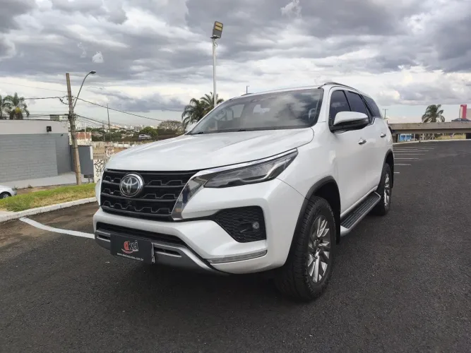 Toyota Hilux SW4 4X4 2.8 Diesel 2023