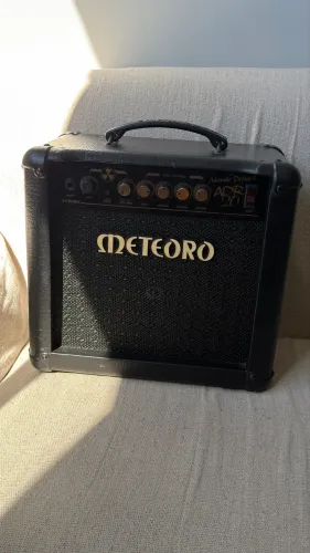 Cubo guitarra meteoro atomic drive adr 20