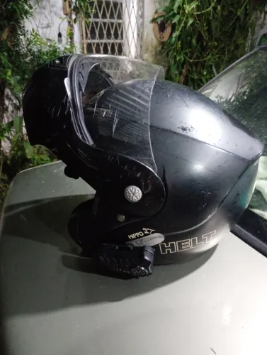 Capacete marca Helt