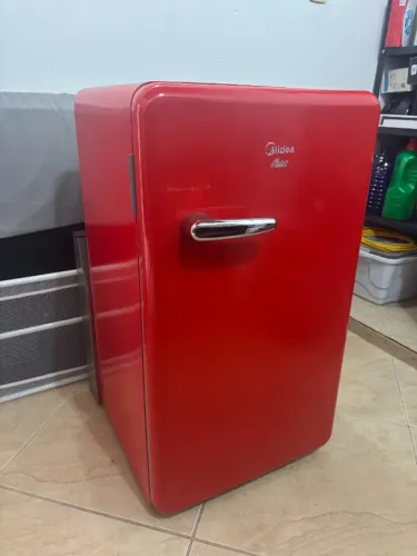 Frigobar Retrô Vermelho Rubi Midea 95 Litros 220V