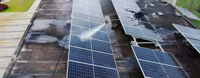 Drone para lavagem de fachadas, telhados, placas solares, entre outros. 