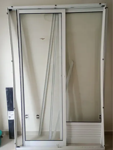 Porta balcão de vidro para sacada 