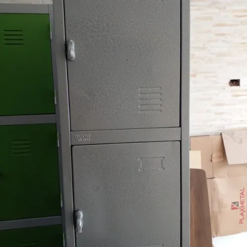 ROUPEIRO DE AÇO 4 PORTAS PEQUENAS