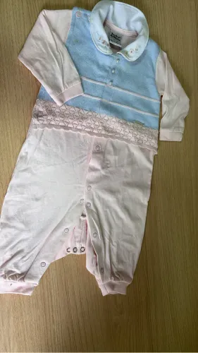 Macacão tamanho 2/4 meses em tricot e algodão