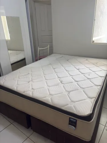 Cama seminova e higienizada