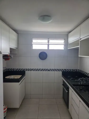 Apartamento semimobiliado em condomínio fechado 