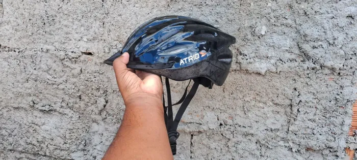 Capacete de ciclismo Atrio usado pouquíssimas vezes