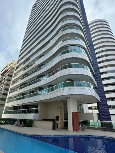 Apartamento de 260 m² no Meireles, com 3 suítes e com vista mar.