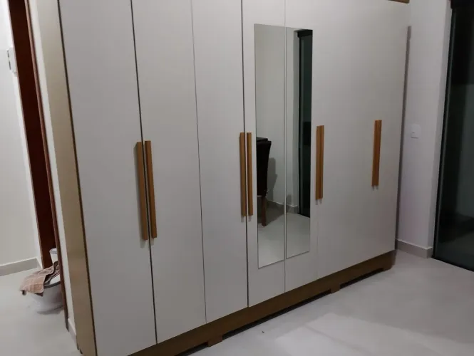 Guarda Roupa Casal Semi Novo - 8 portas e 4 gavetas