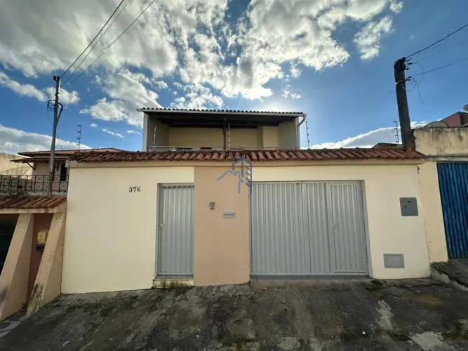 Casa duplex com 5/4 sendo uma suíte