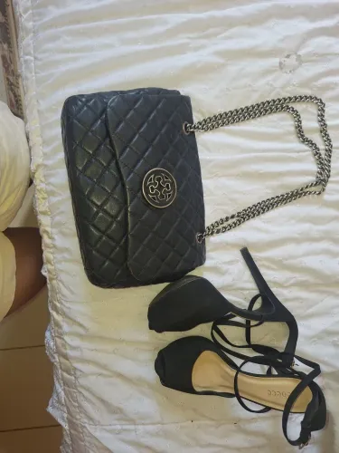 Bolsa capodarte preta em couro legítimo