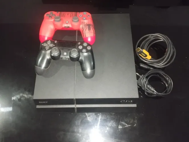 Vendo ps4 todo original 1500 com 4 jogos na mídia fisica