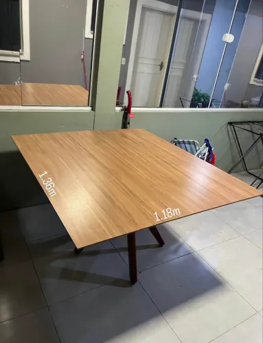 Mesa 4 cadeiras estofadas