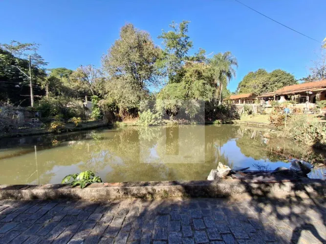 Chácara à Venda em Valinhos 8.490m² com 2 Lagos para Pesca e 922m² de Área Construída