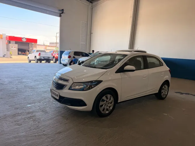 Chevrolet Onix Hatch LT 1.4 8V Flex Power Mec. 4P 2015
