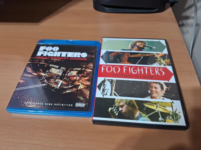 Foo fighters - Live Wembley- Blu-ray + Everywhere but home - dvd