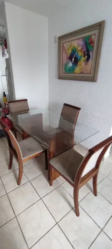 Mesa com aparador 