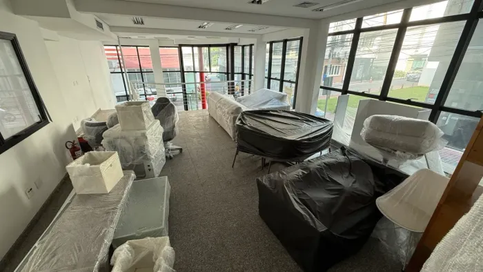 Predio com 500mts, ar condicionado central, 2 saloes de 120mts e 6 salas