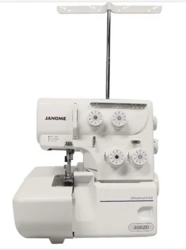 Máquina Overlock Janome 8002D 110V - Seminova, praticamente sem uso.