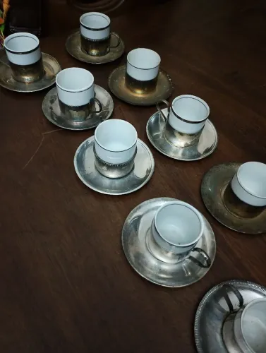 Jogo de xícaras de porcelana antiga com base banhada a prata , 10 unidades