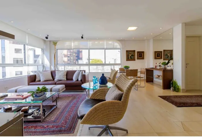 Apartamento no miolo do Itaim Bibi , Reformado ,2 suítes , 1 vagas